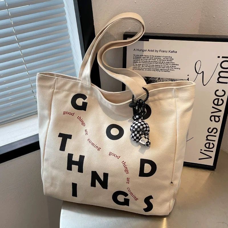 The Versatility of Tote Bags: From Work to Weekend